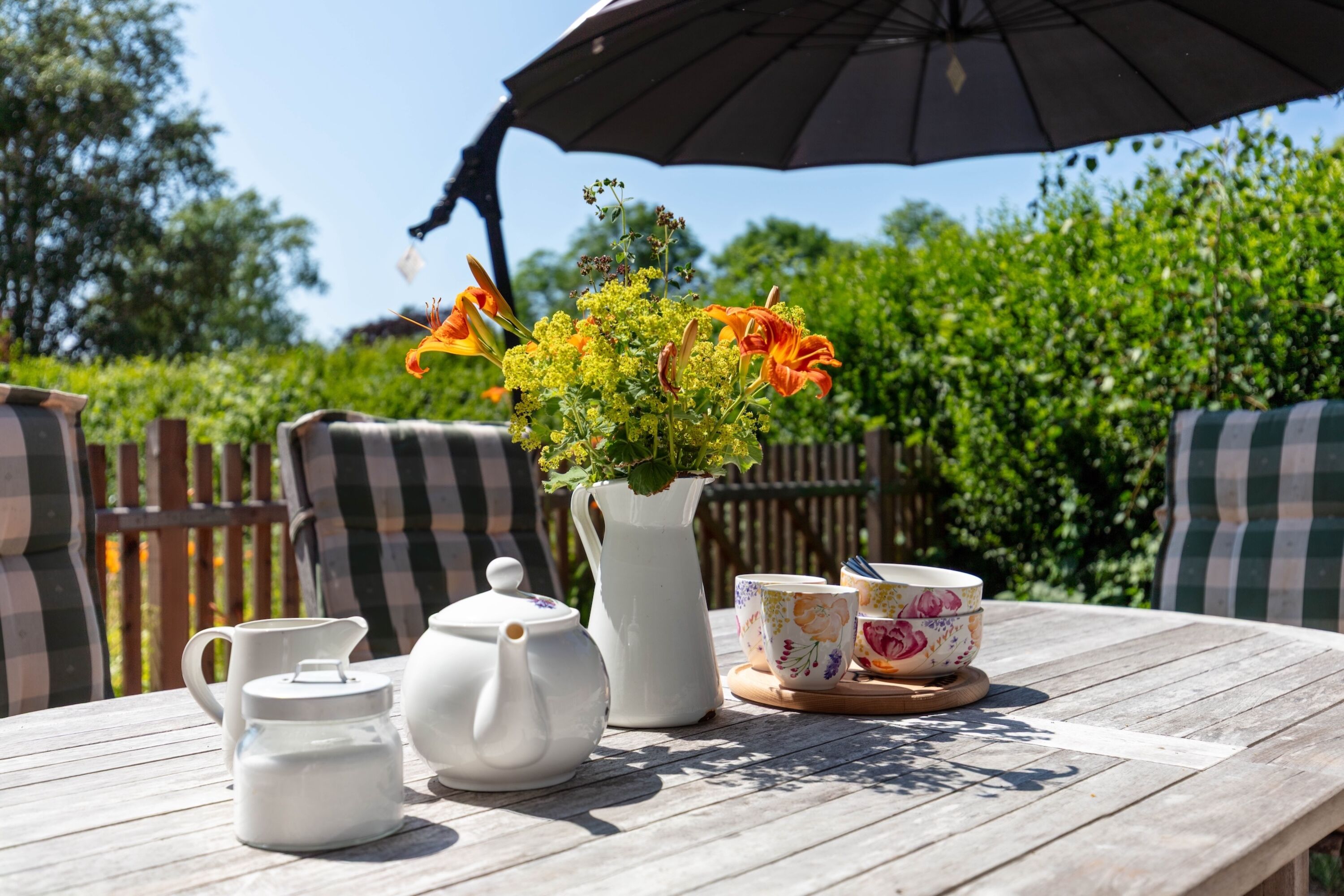 eigener Garten mit Terrasse