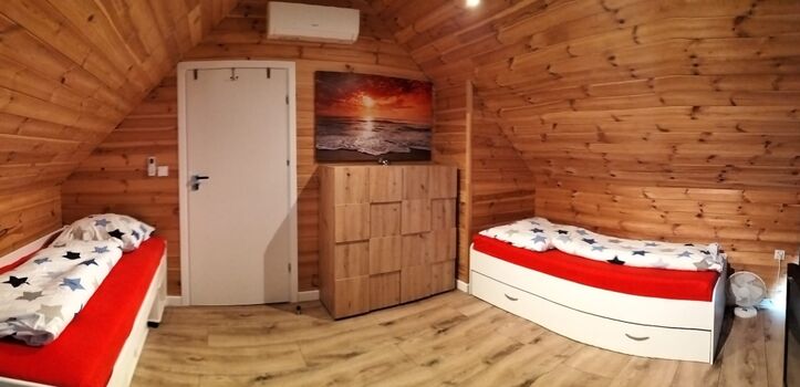 Schlafzimmer 2 mit TV und Klimaanlage 