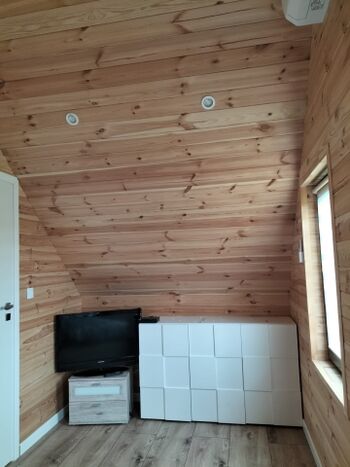 Schlafzimmer 1 mit TV und Klimaanlage