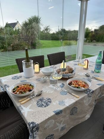 ist das nicht gemütlich? Hier trotzt man Wind und Wetter 