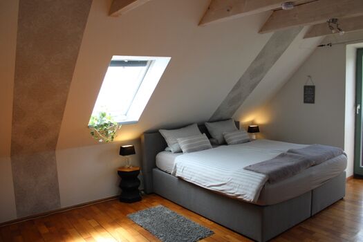 Schlafzimmer 1 Boxspringbett