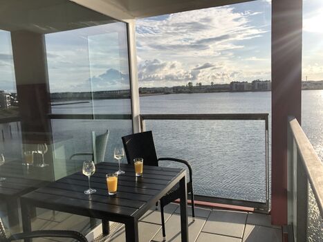 Entspannen Sie sich auf dem großen Balkon