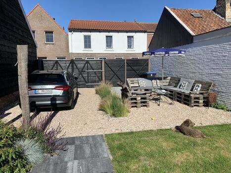 Stellplatz u. Longe im Garten