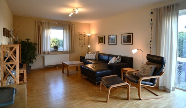 Wohnzimmer mit TV Wand