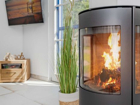 An kalten Tagen spendet der Kamin wohlige Wärme