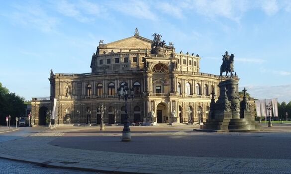 Semperoper am Theaterplatz