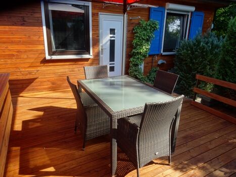 Terrasse und Hauseingang