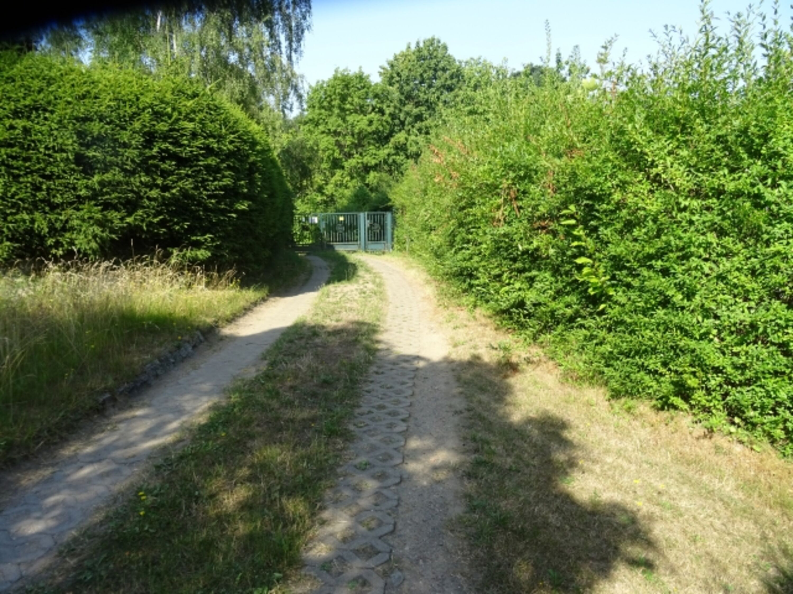 Haupteingang zur Gartenanlage