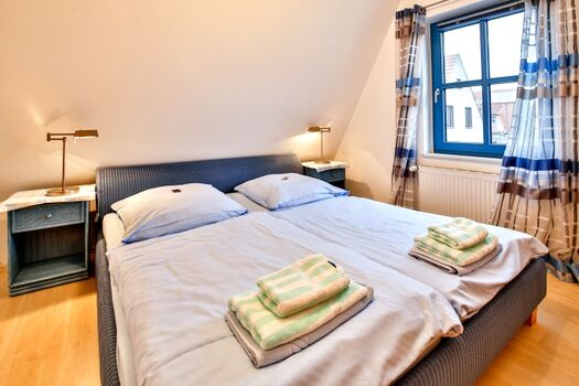 Schlafzimmer mit Doppelbett