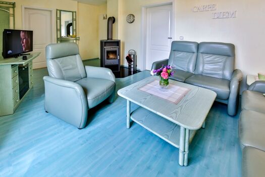 Wohnzimmer mit Kamin