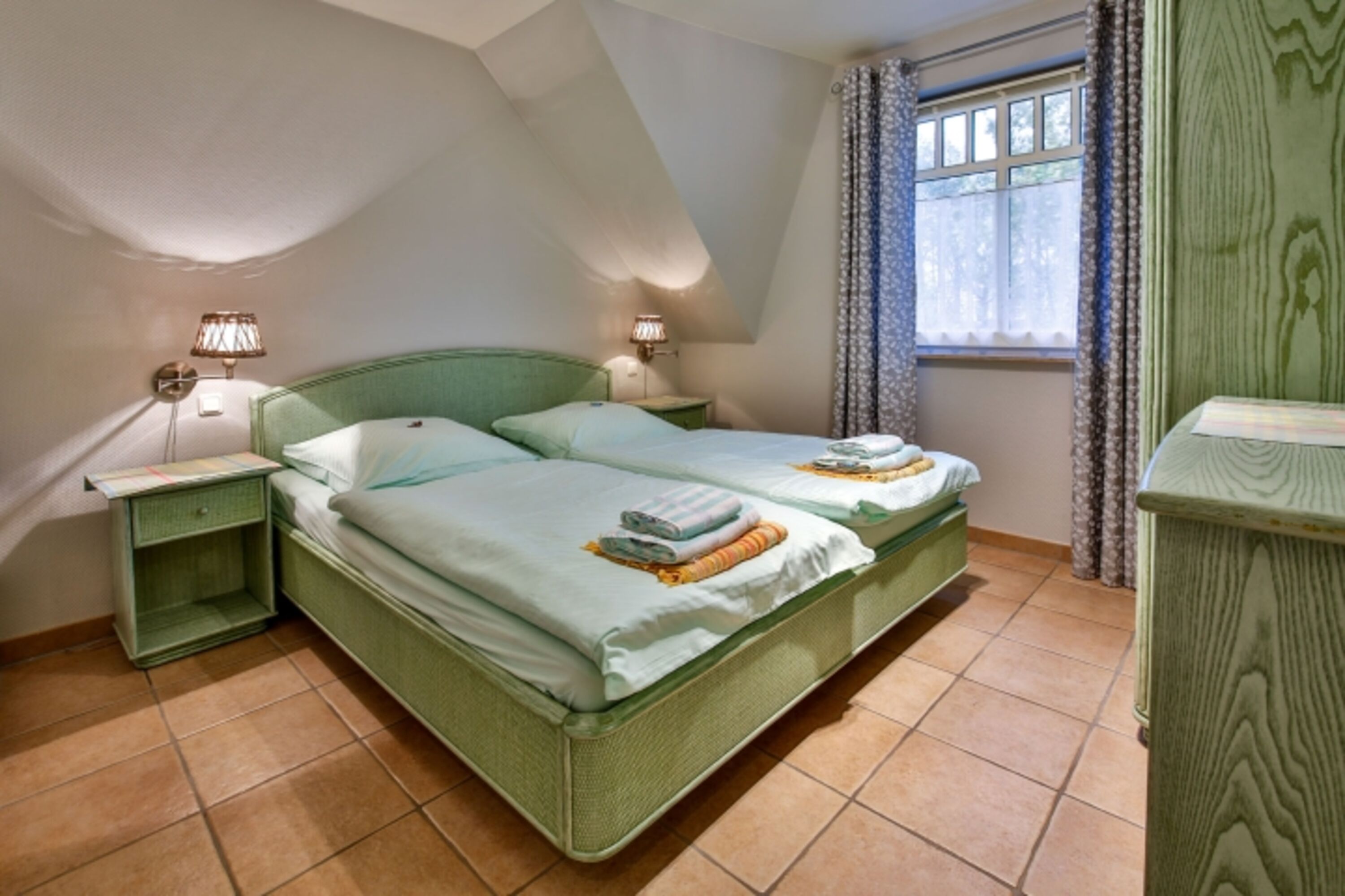 Schlafzimmer 1
