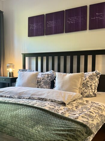Schlafzimmer mit Zugang zur Terrasse
