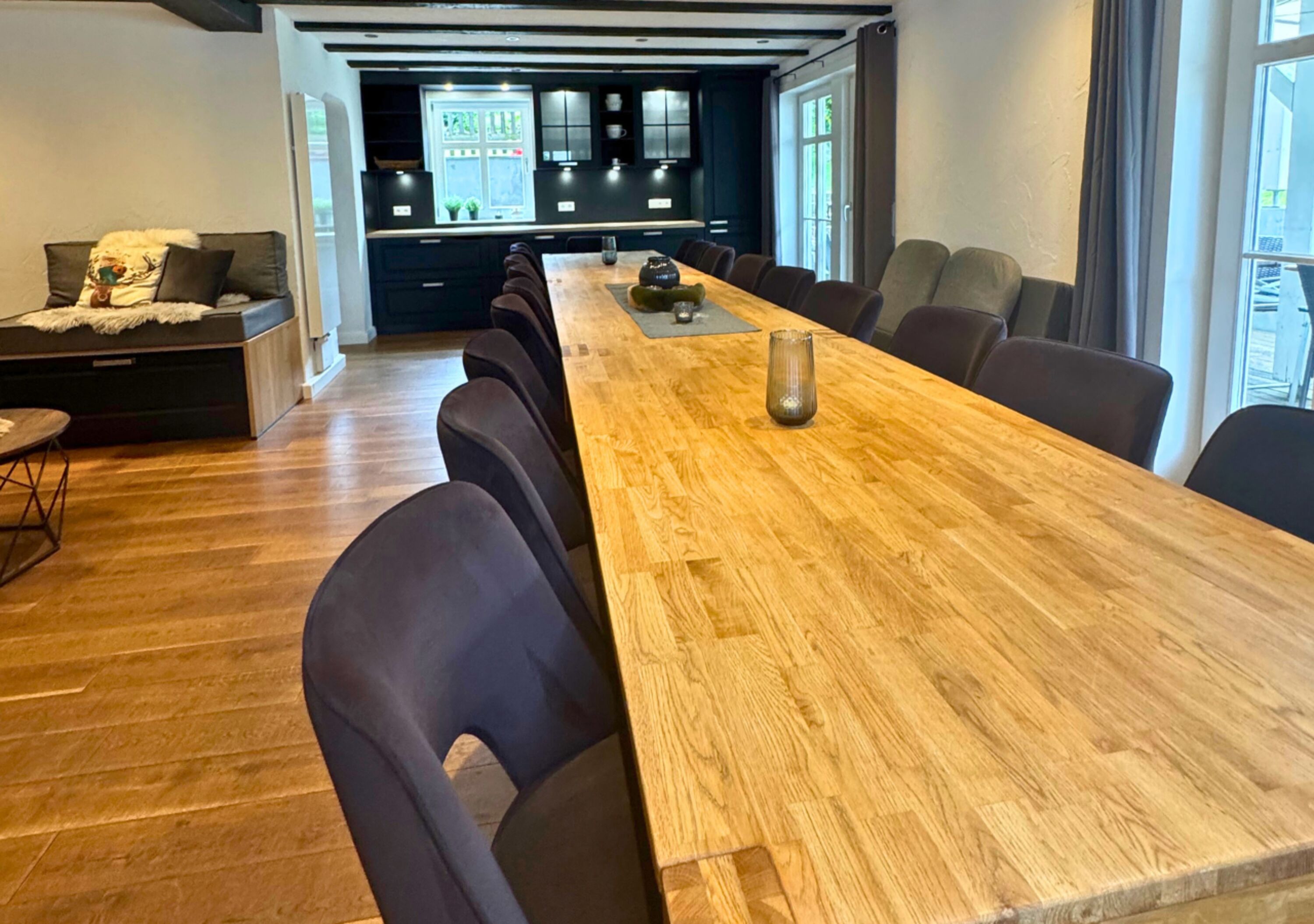 Gesellschaftsraum, Lange Tafel