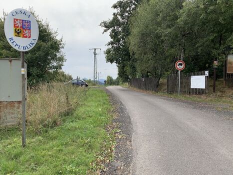 wenige Meter vom Objekt die Grenze zu unseren Nachbarn