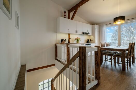 Küche u. a. mit Geschirrspüler, Gefrierschrank, Meerblick