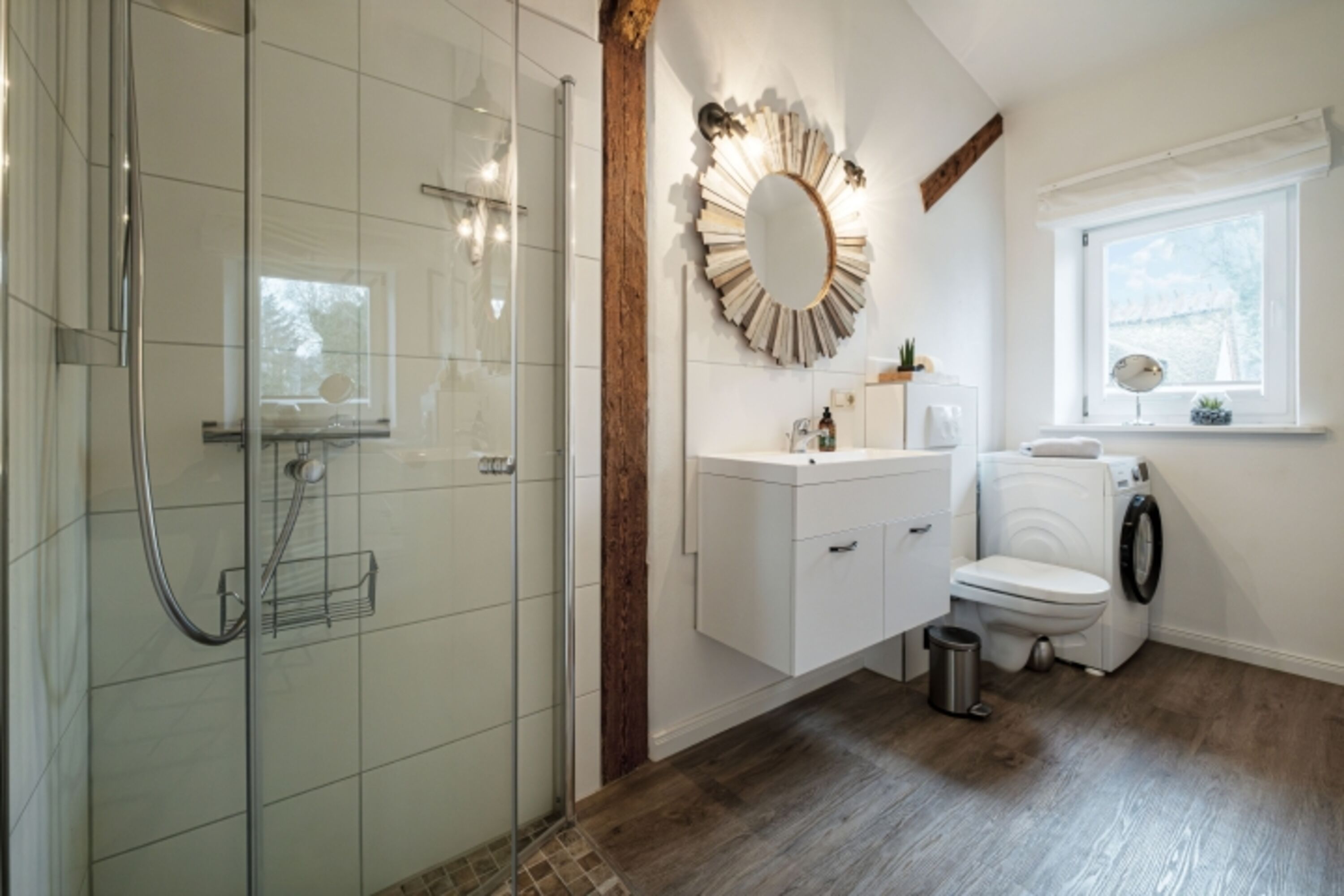 Bad mit Fußbodenheizung, Dusche, Waschmaschine