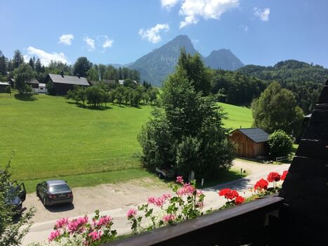 Hauseigener großzügiger Parkplatz