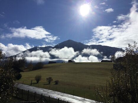 Panoramablick auf Ausläufer des Dachsteinmassivs