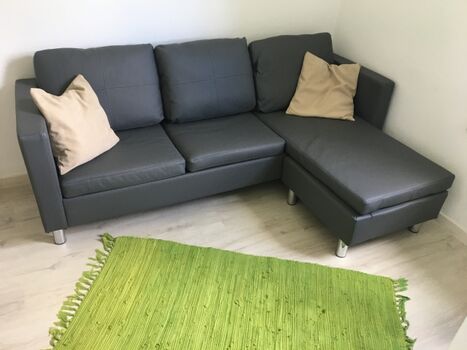 Couch im zweiten Schlafzimmer 