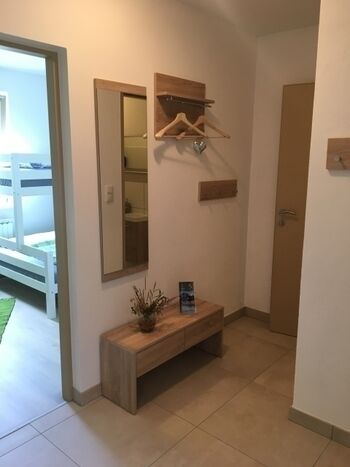 Flur mit großem Spiegel