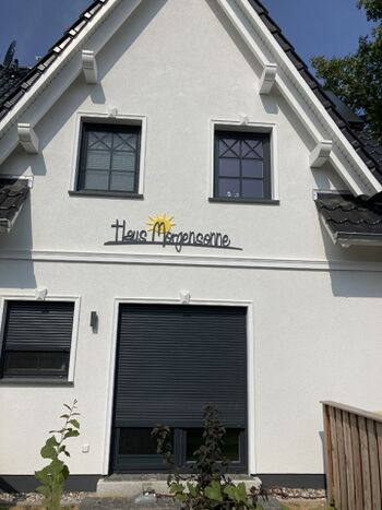 Neues Ferienhaus - DHH -zentral und ruhig, Kamin, Garten ein ...