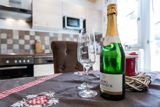 „Ihr Urlaub beginnt hier: Ein herzlicher Empfang in der Wohnung Edelweiß.“