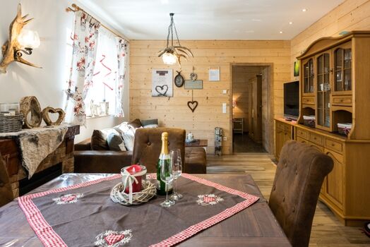 „Immer mit dabei: Die offene Wohnküche für Mensch und Vierbeiner.“