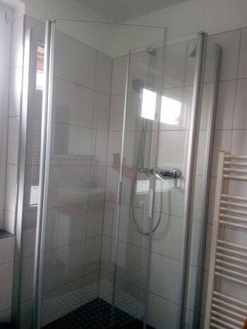 Bad mit Duschkabine
