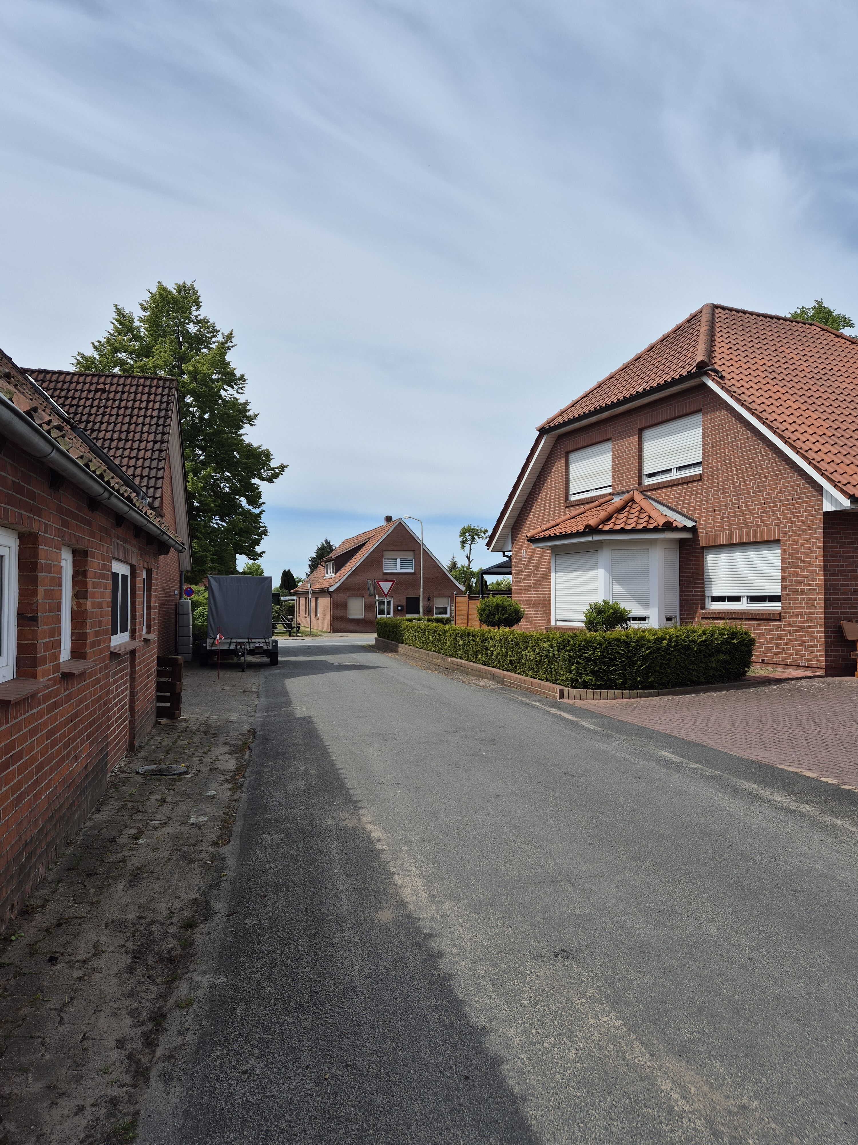 ruhige Seitenstraße, in der sich Ferienwohnung befindet