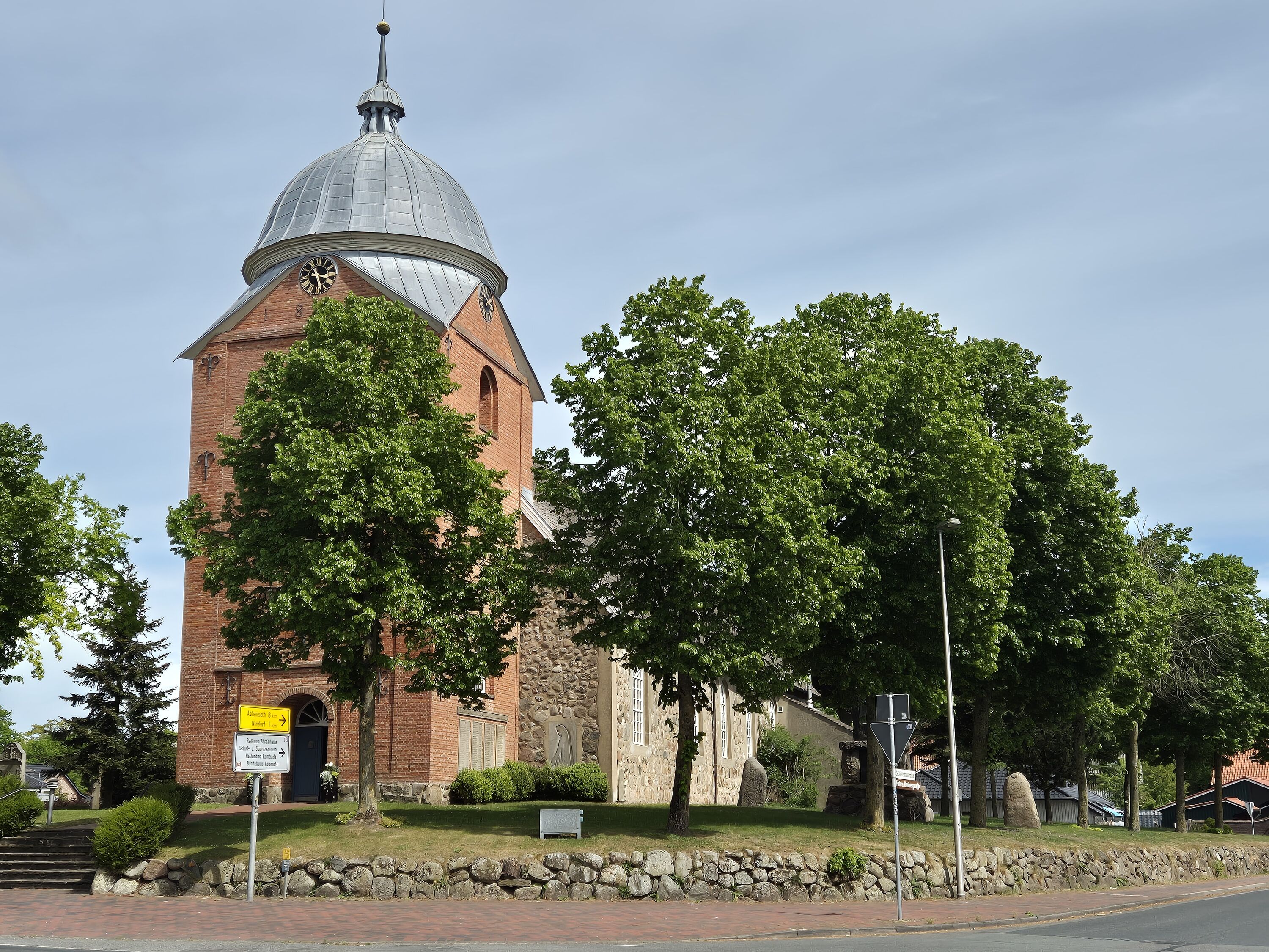 Kirche im Ort