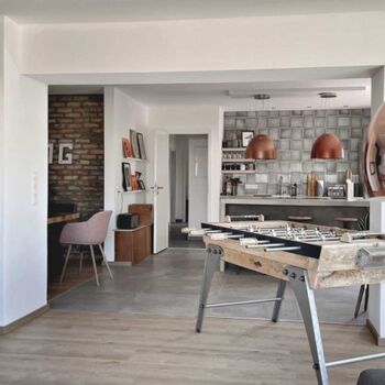 TIDE4 Ferienwohnung Amrum Apartment 8 Wohnbereich mit Blick zur Küche