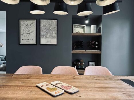 TIDE4 Ferienwohnung Amrum Apartment 8 Essbereich mit Weinregal