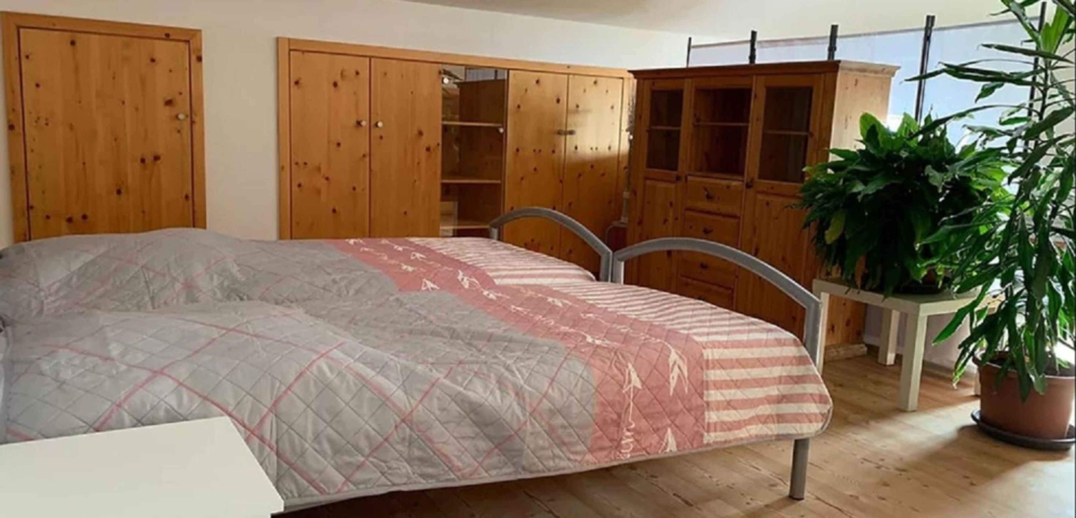 Schlafzimmer mit 2 Einzelbetten