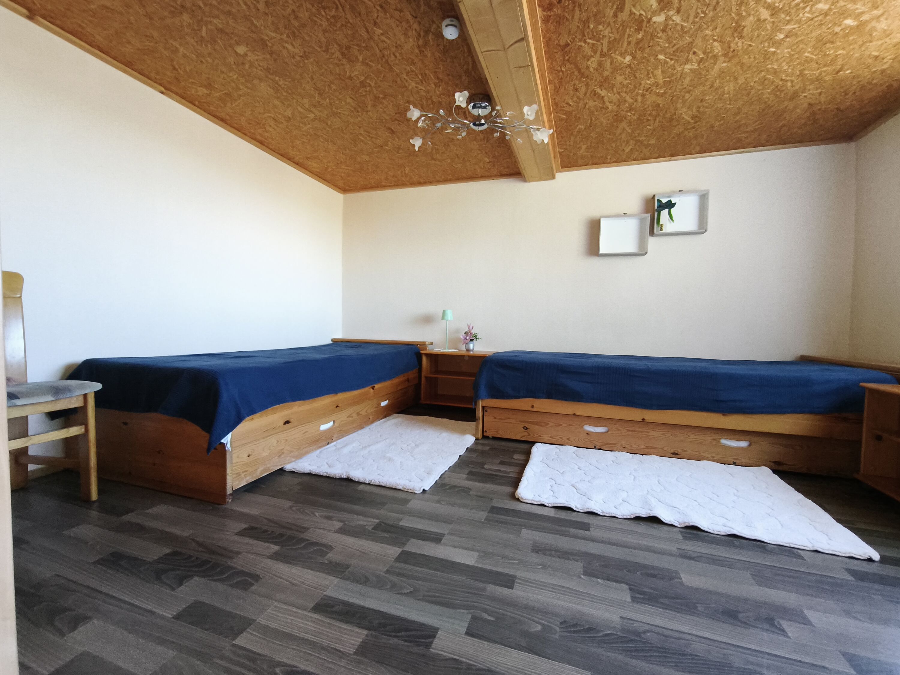 Schlafzimmer 2 mit zwei Einzelbetten, sowie...