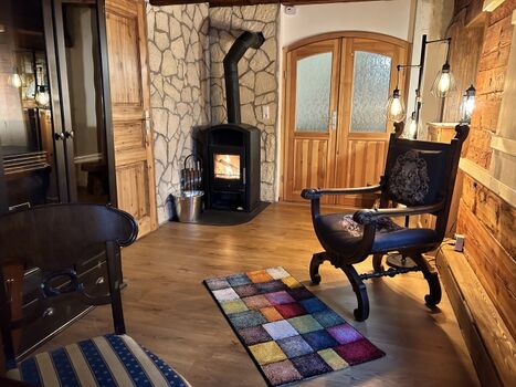 Wohnzimmer mit Kamin