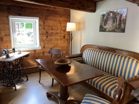 Wohnzimmer mit Biedermeier Möbeln