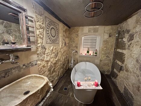 Bad mit Badewanne/WC