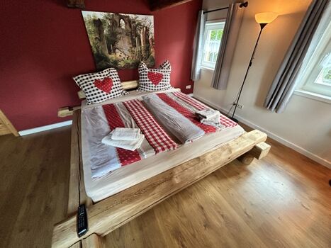 Grosses Schlafzimmer 