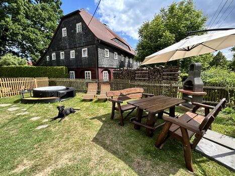 Blick auf den eigenen Garten der Fewo Ornella