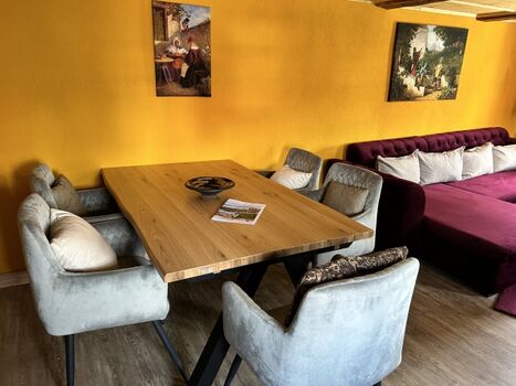 Esstisch im Wohnzimmer