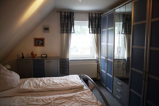 Schlafzimmer mit Doppelbett