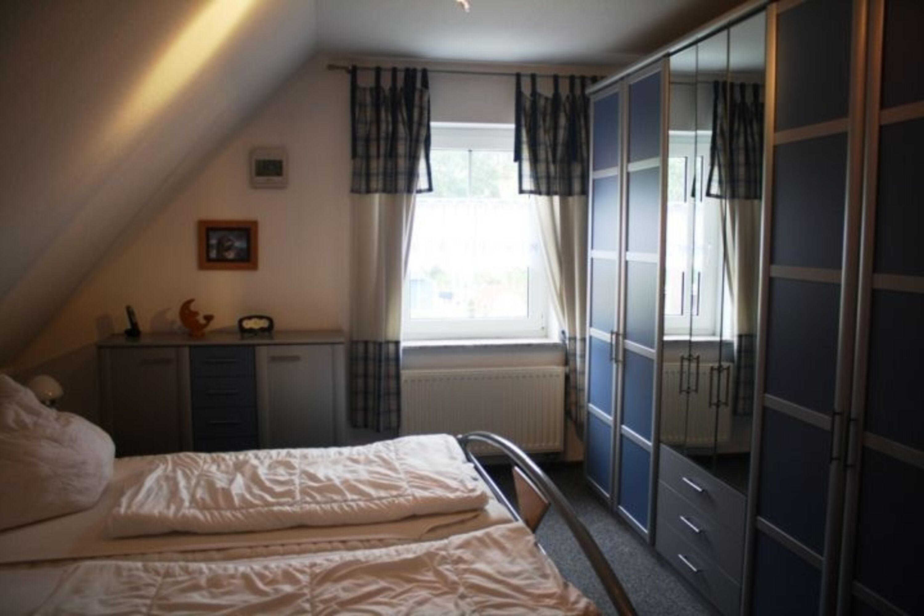 Schlafzimmer mit Doppelbett