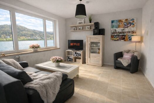 Wohnzimmer mit Rheinblick