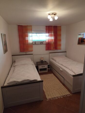 Zweites Schlafzimmer mit 2 separaten Einzelbetten