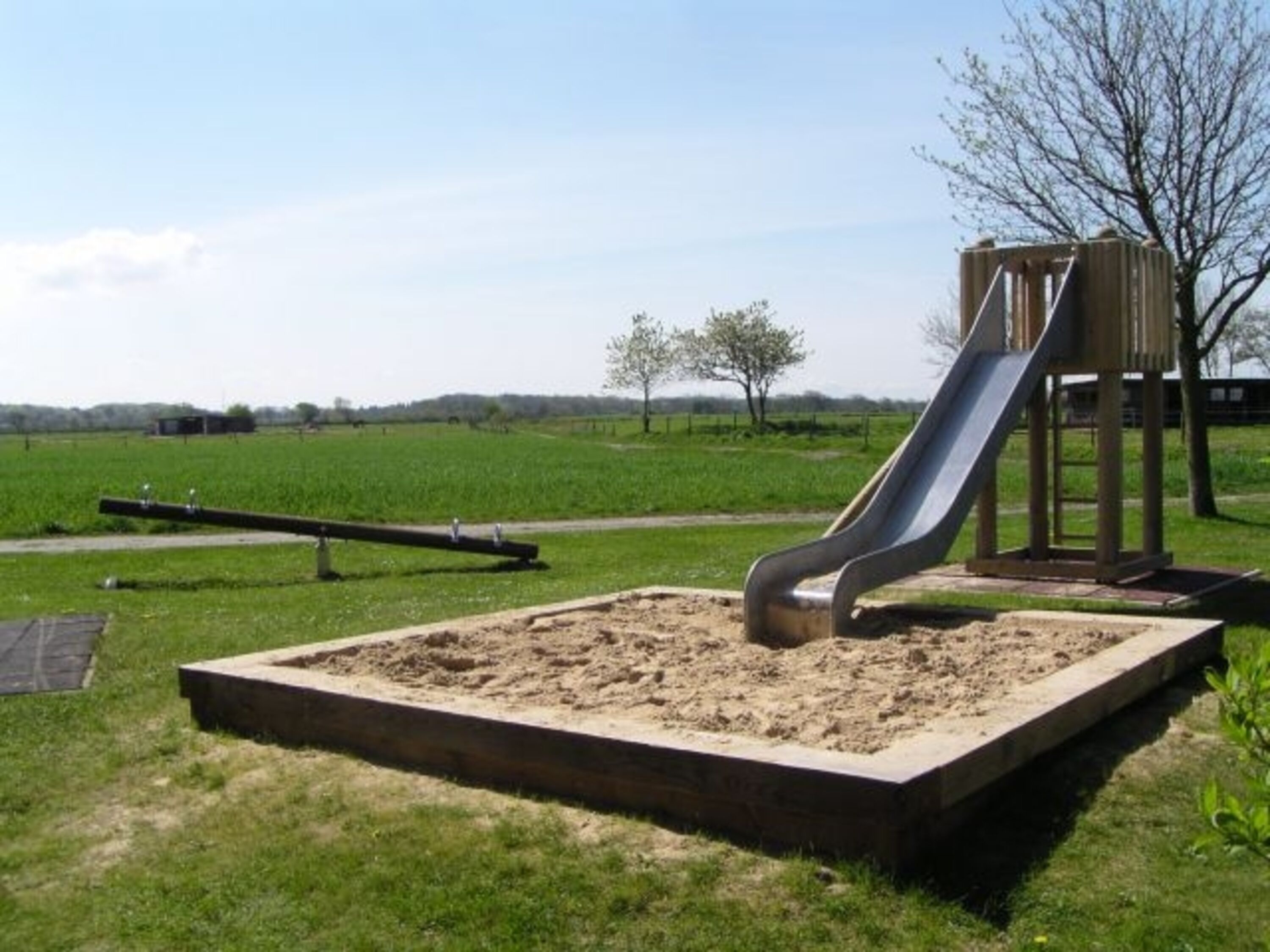Nochmal der hauseigene Spielplatz. Starten Sie hinter dem Haus direkt in die Natur