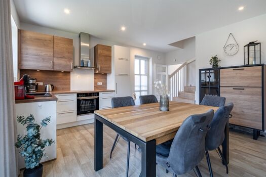 Küche mit Essbereich