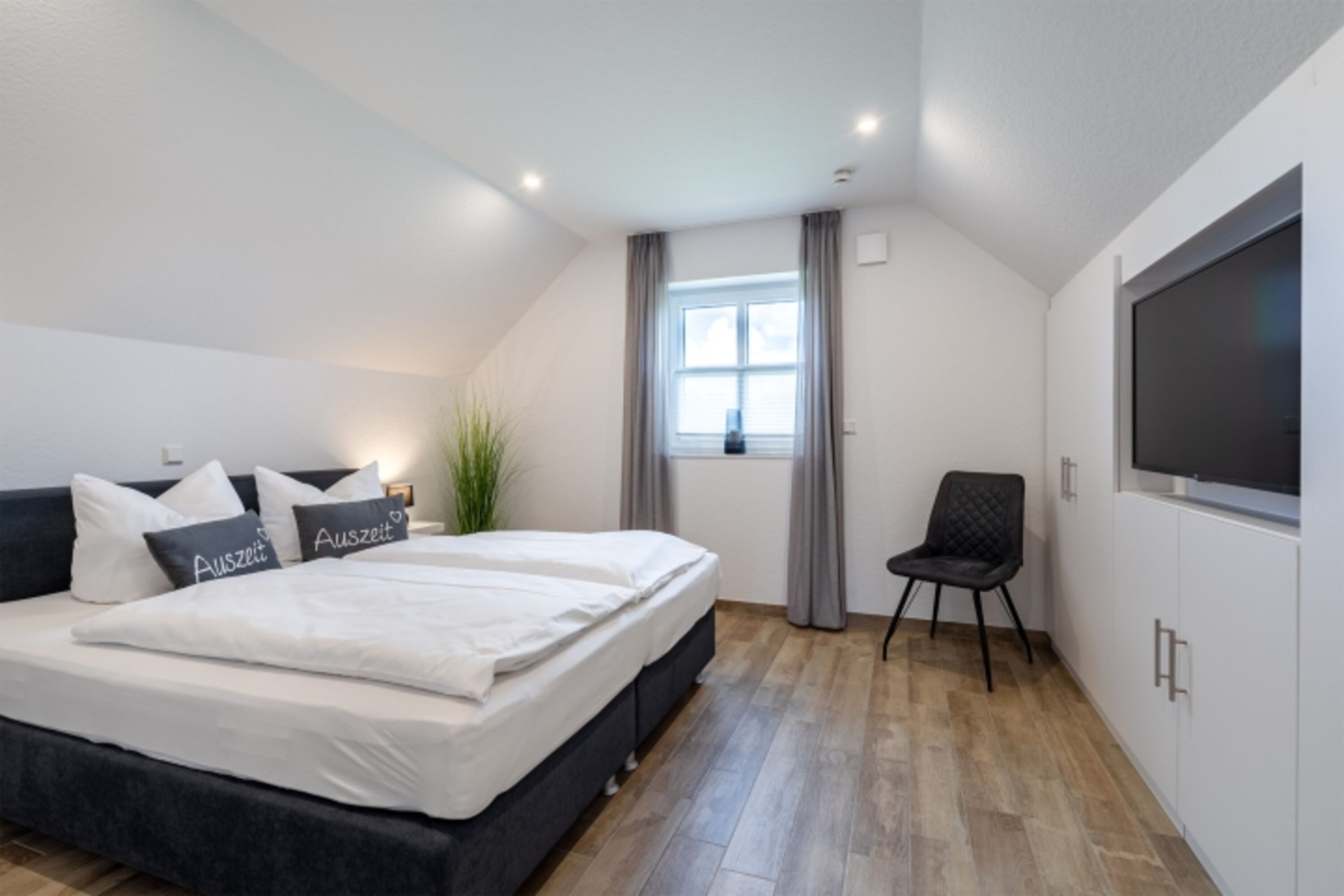 Schlafzimmer mit Doppelbett