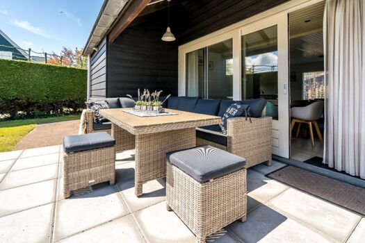Veranda mit toller Lounge-Ecke