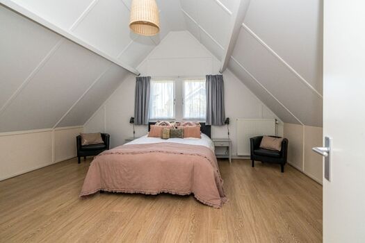 Schlafzimmer 2 mit Doppel Boxspringbett