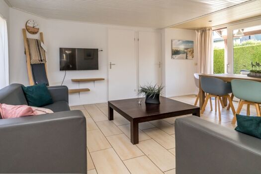 SMART TV mit vielen deutschen Sendern und Netflix